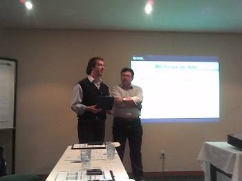 Miguel Pieczykolan apresentando em workshop com cliente